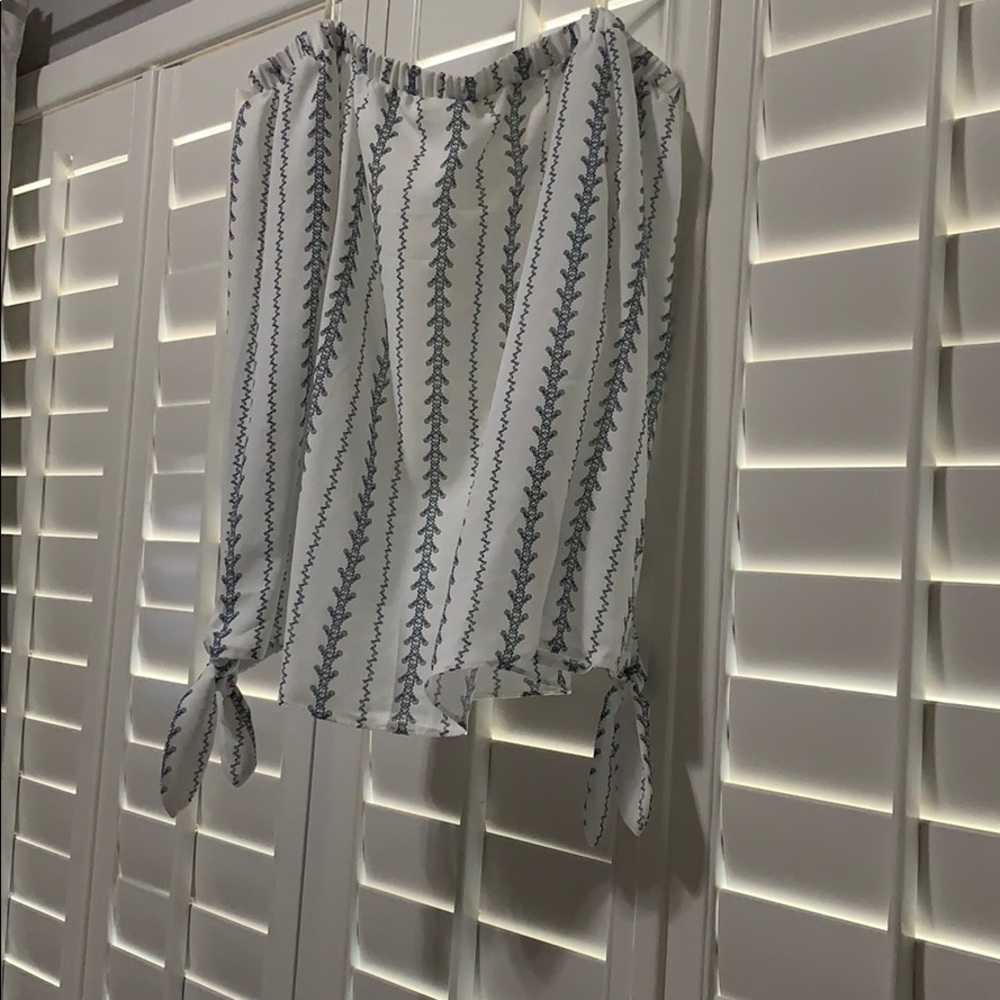 Shoulder blouse